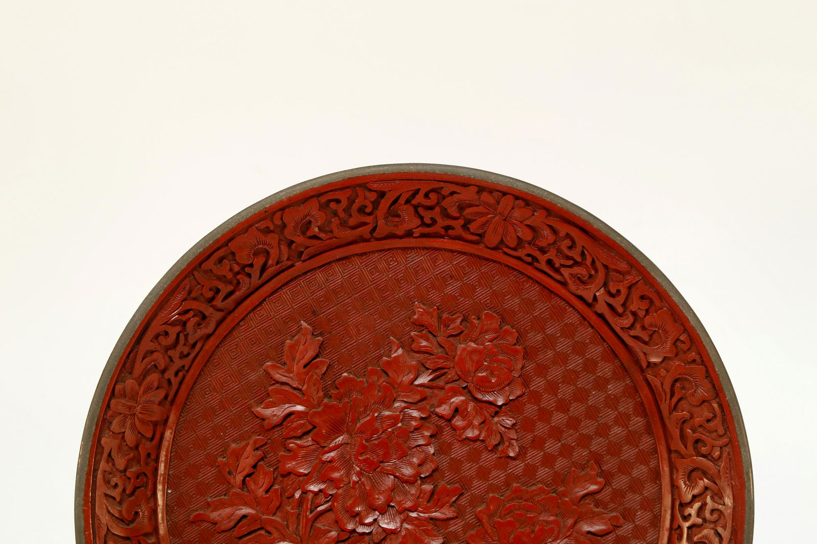 A Finely flower pattern red laquar plate - 2