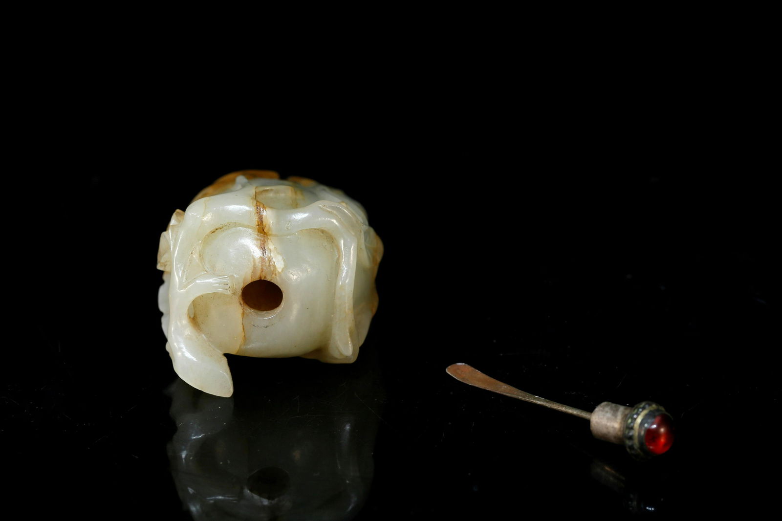 A Superbly citron shape white jade snuff bottle - 5