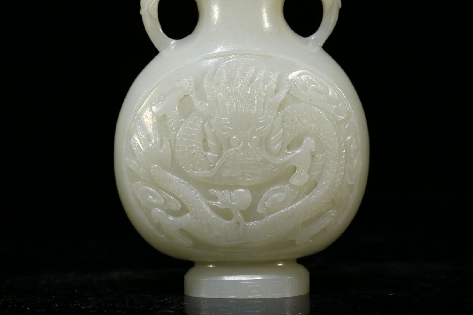 A White Jade 'Dragon' Bottle - 3