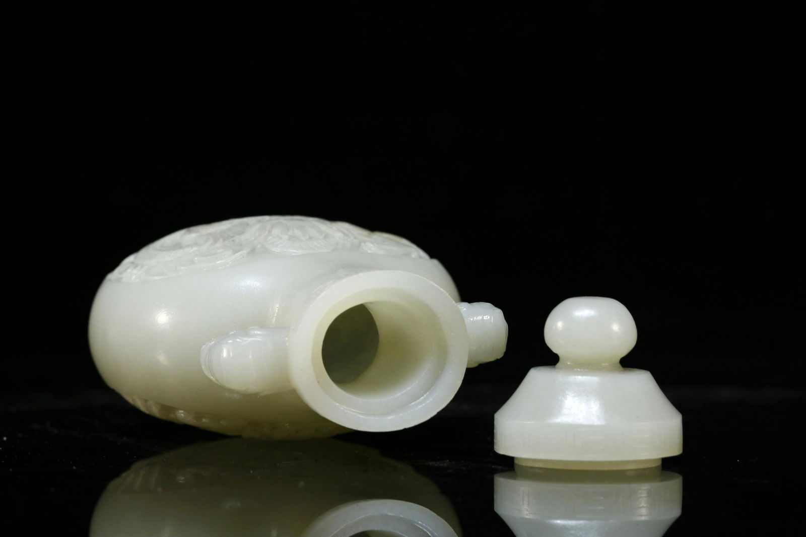 A White Jade 'Dragon' Bottle - 8