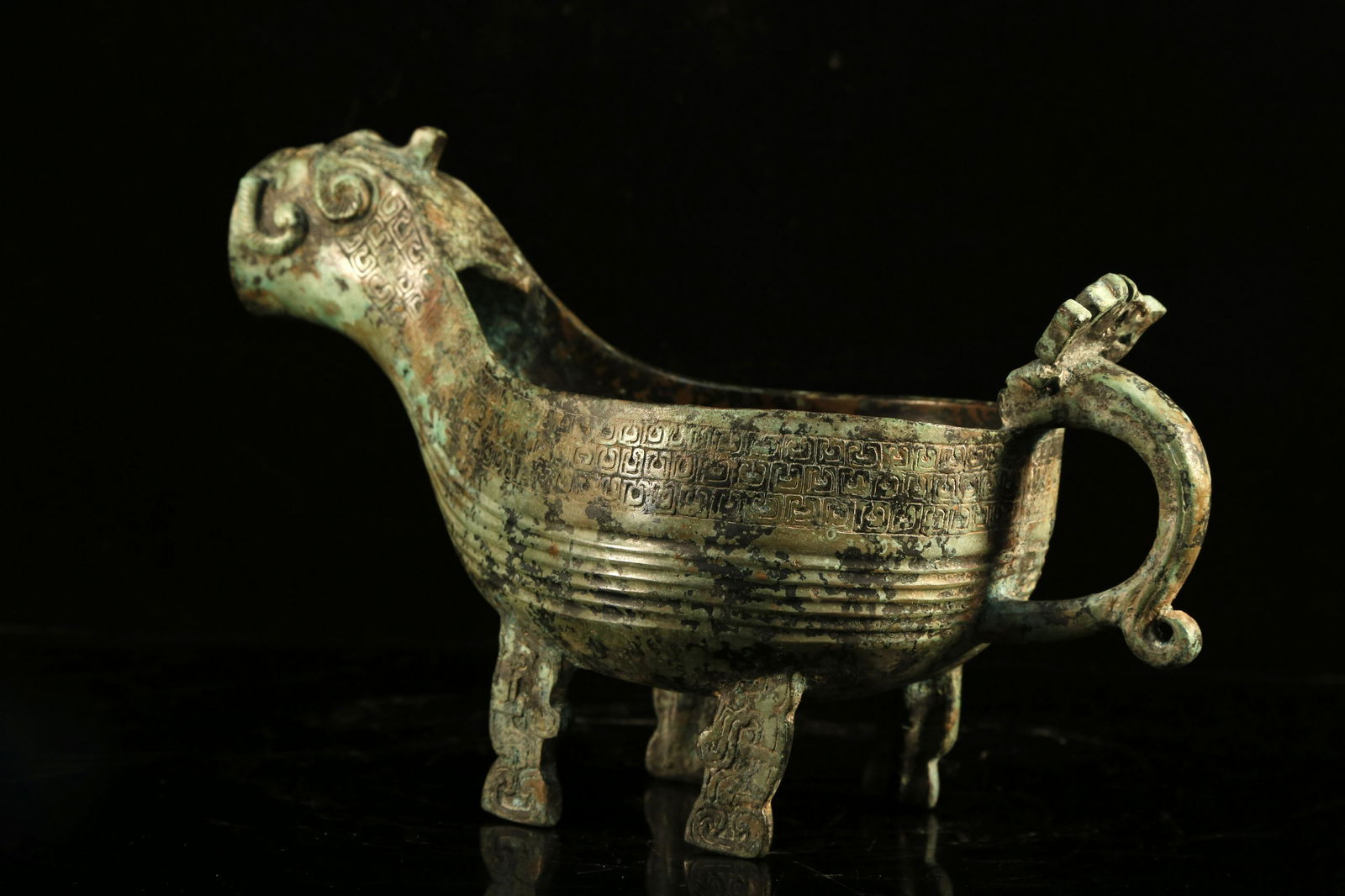 An Exquisite Bronze Three-legged Wine Cup. - 6