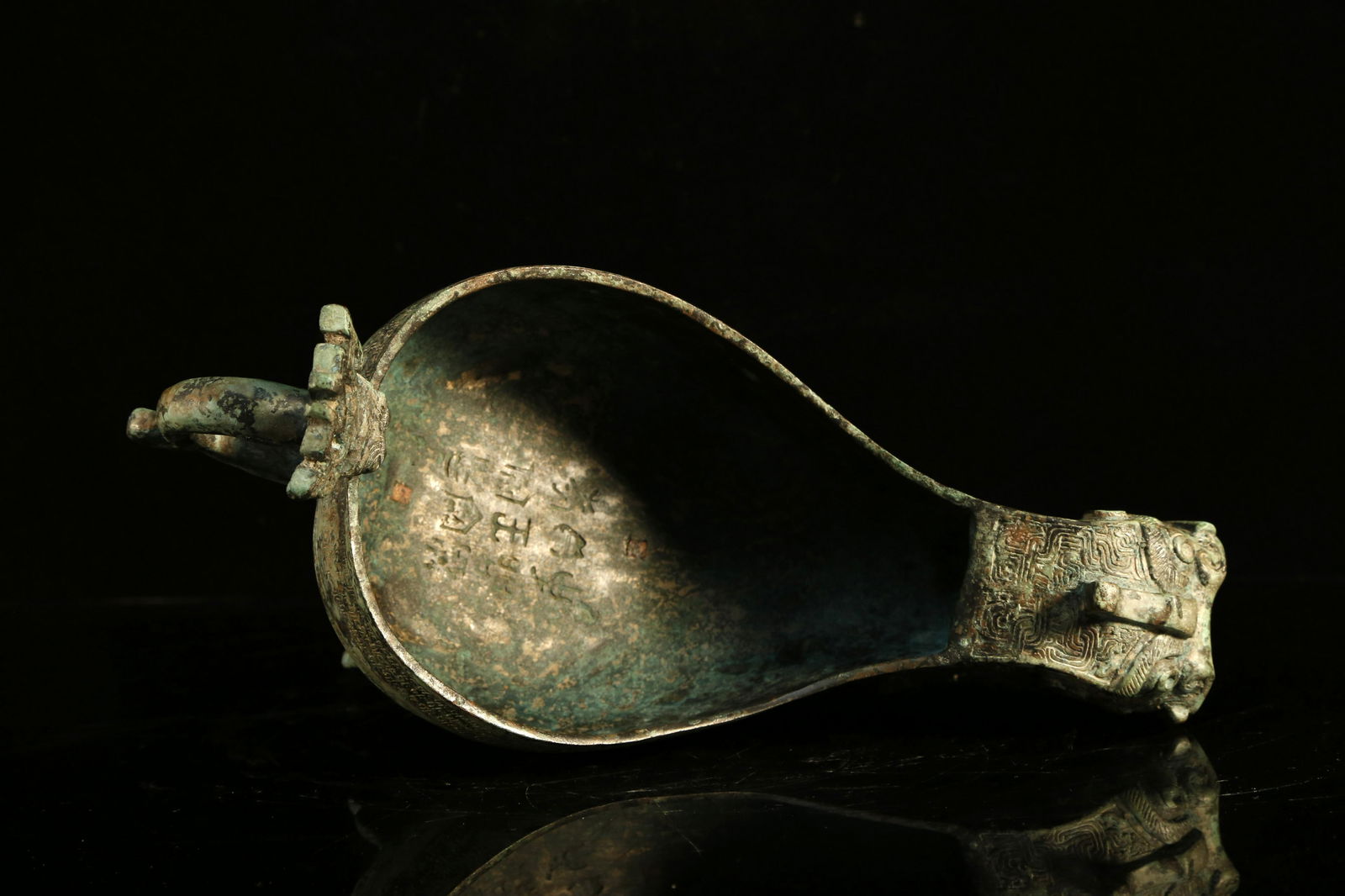 An Exquisite Bronze Three-legged Wine Cup. - 8