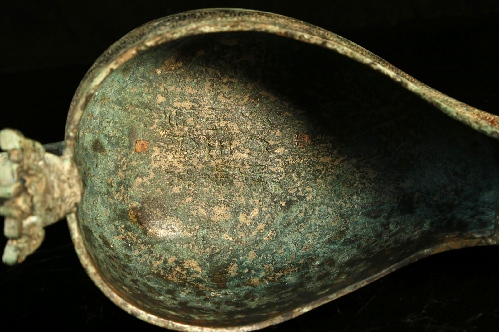 An Exquisite Bronze Three-legged Wine Cup. - 9