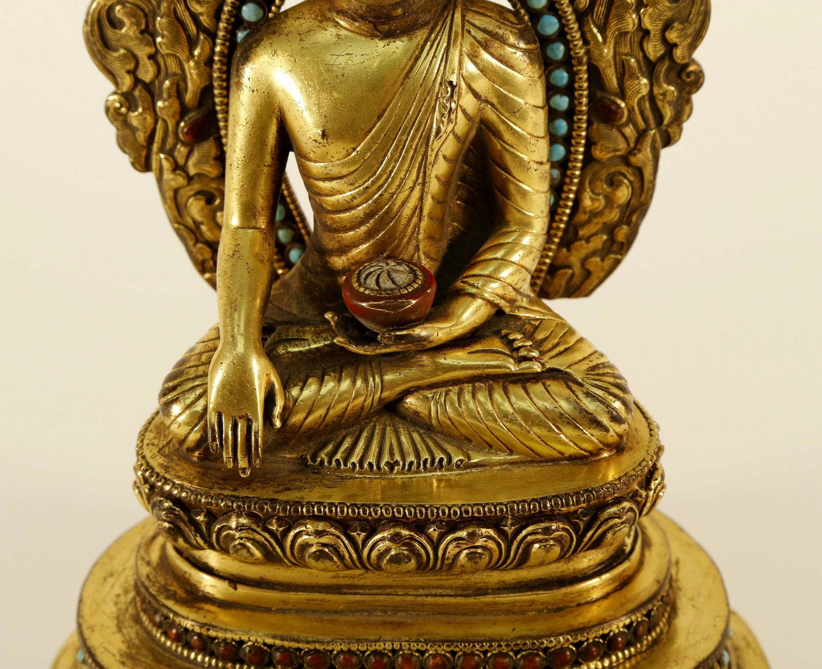 An Immense Gilt Bronze Backscreen Sakyamuni - 3
