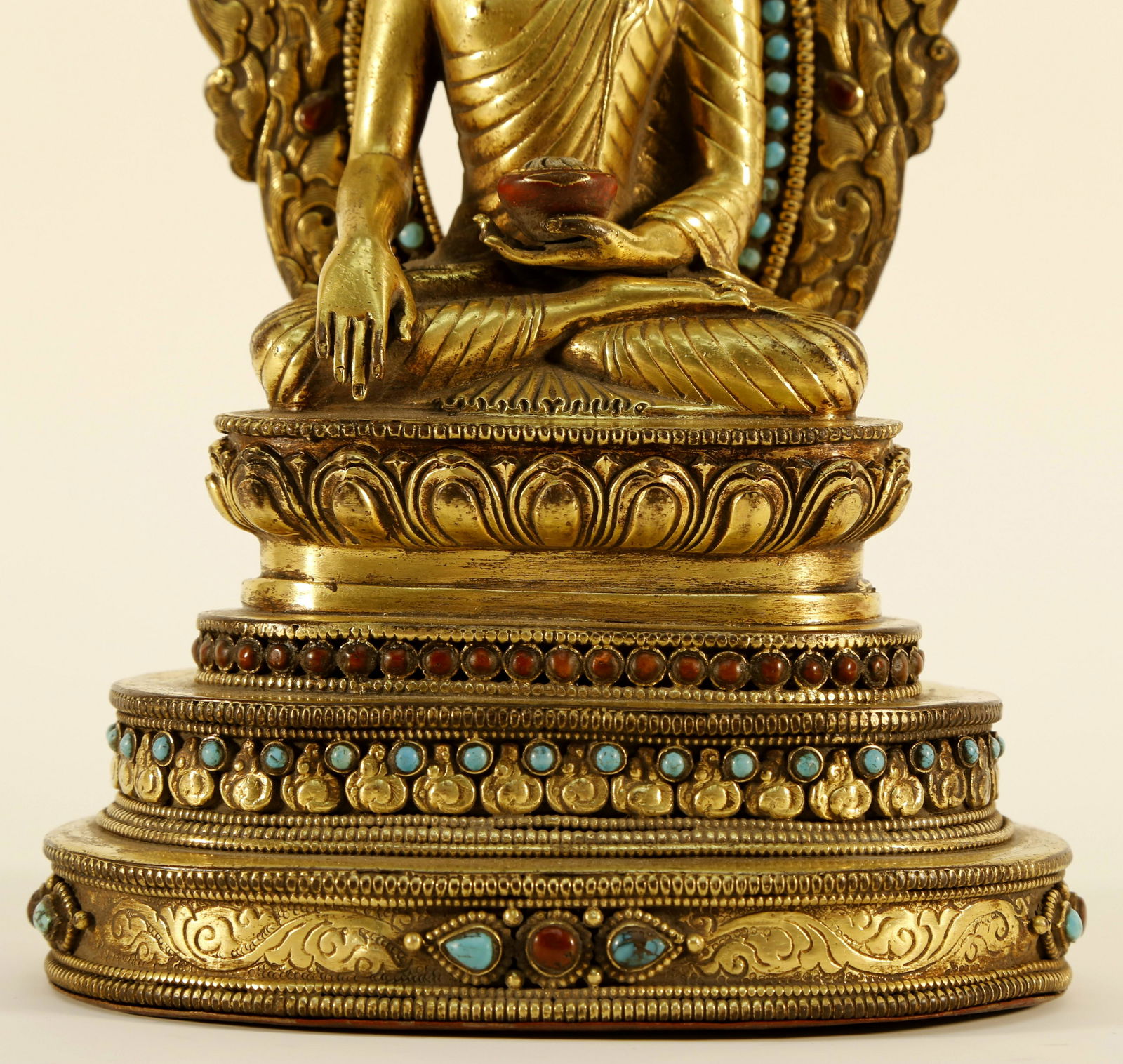 An Immense Gilt Bronze Backscreen Sakyamuni - 4