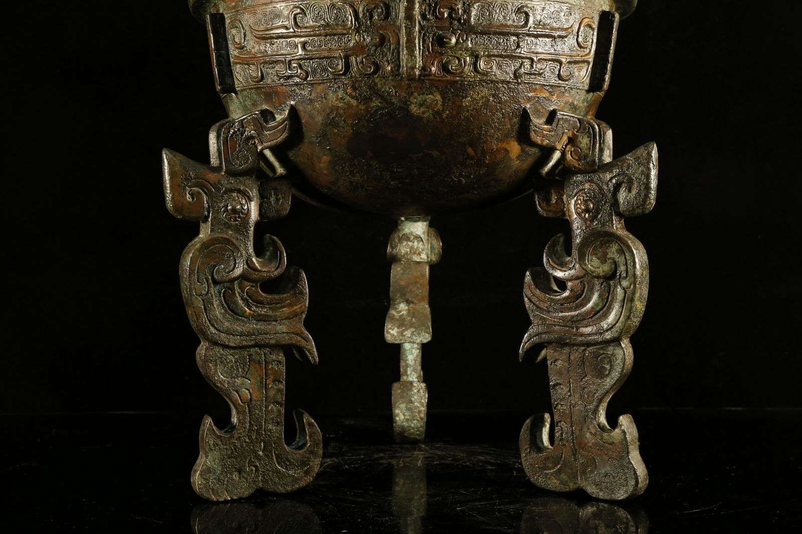 An Impressive Bronze Taotie-Pattern Tripod - 3