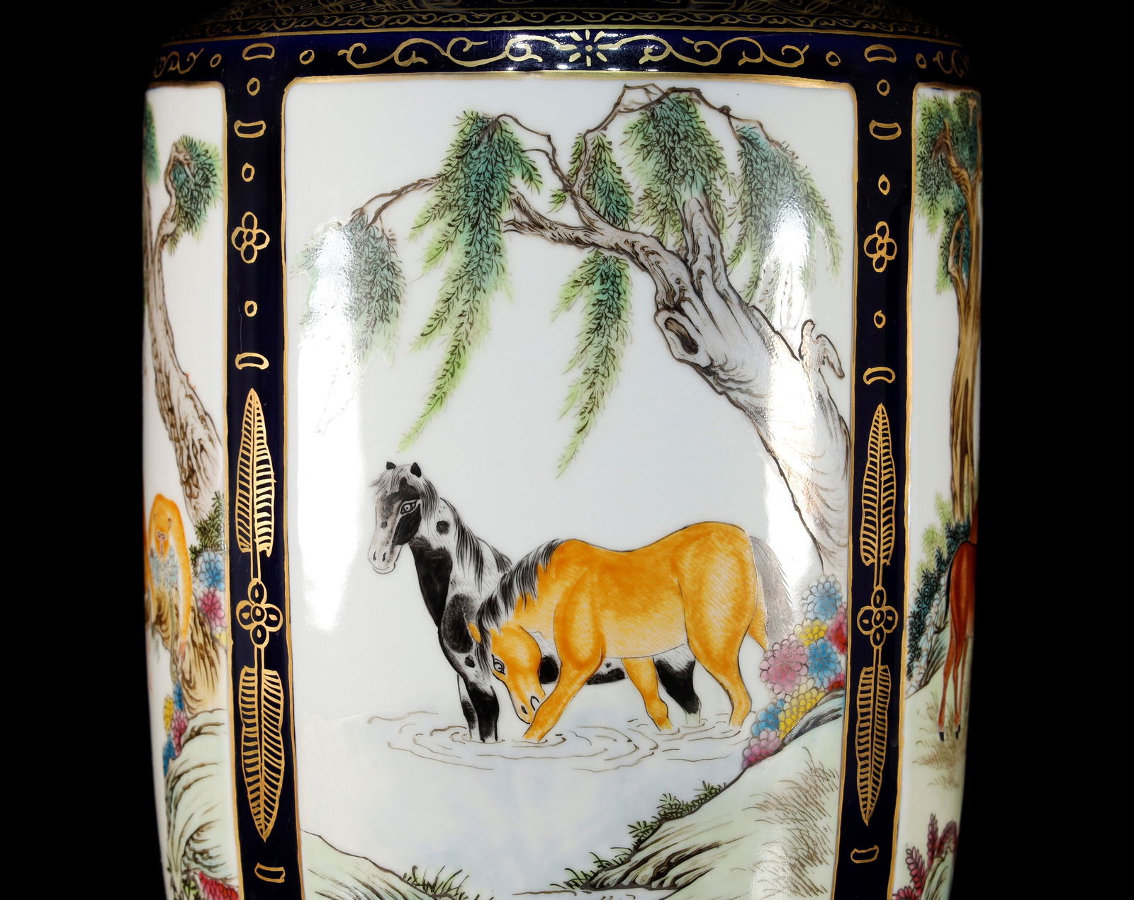 A Superb Baltic-Blue Animals Vase - 3