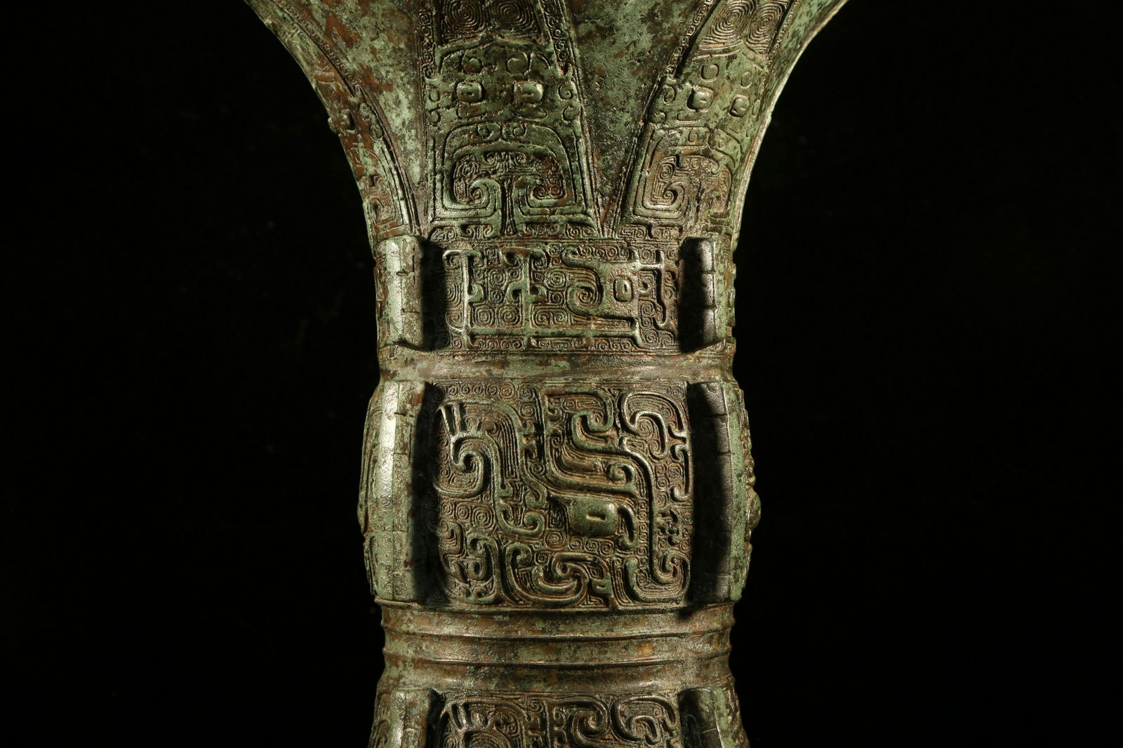 An Exquisite Bronze Quadripod. - 3