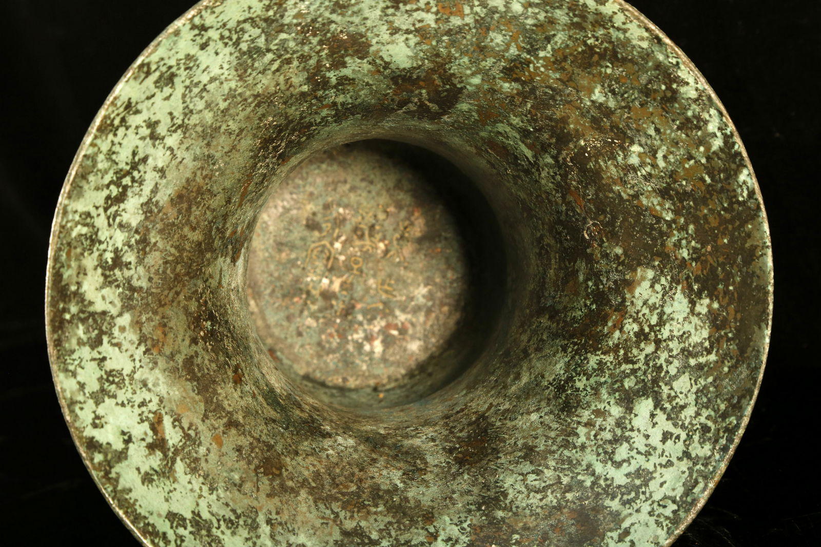 An Exquisite Bronze Quadripod. - 8