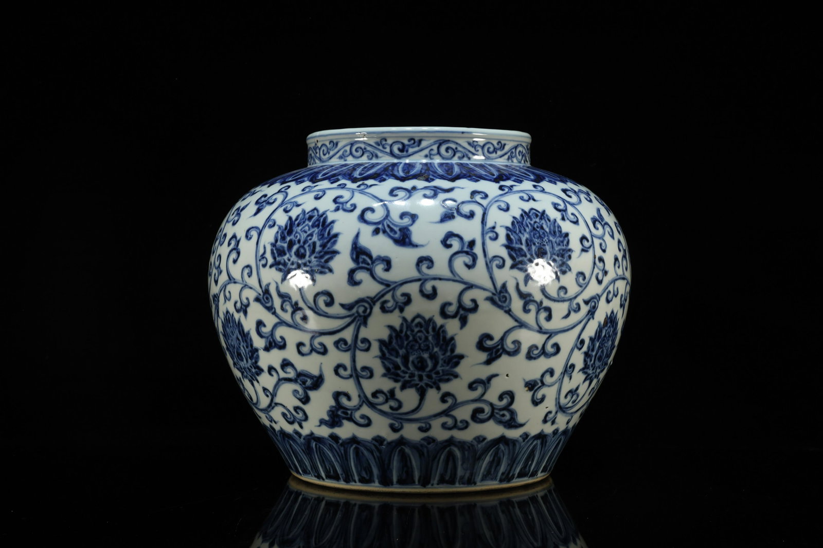 A Blue and White Interlocking Lotus Large Jar - 6