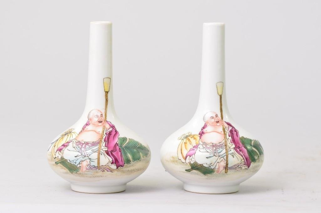 Pair of Pear Shaped Porcelain Chinese Vases: Pair of Pear Shaped Porcelain Chinese vases Depicting Seated Scholar; h: 5.75 Inches