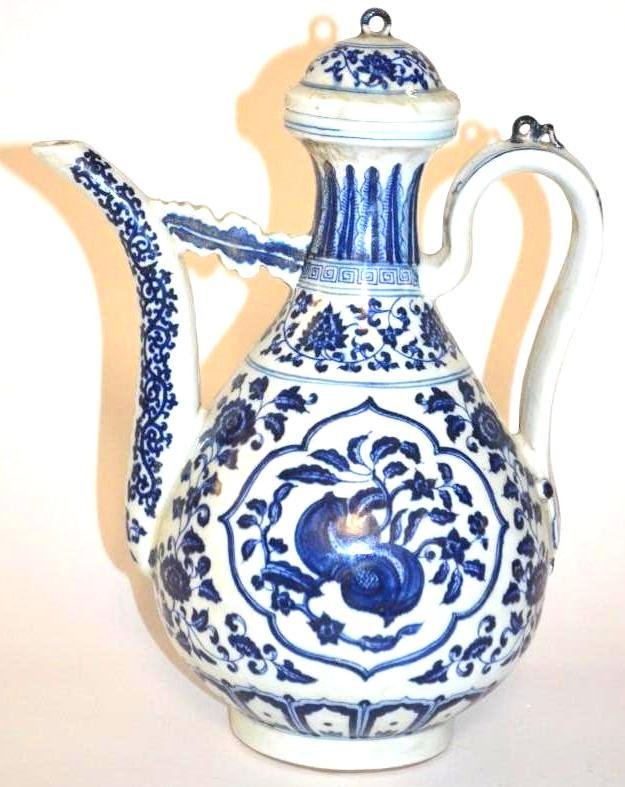 Chinese Blue & White Porcelain Lidded Ewer (1 of 10)