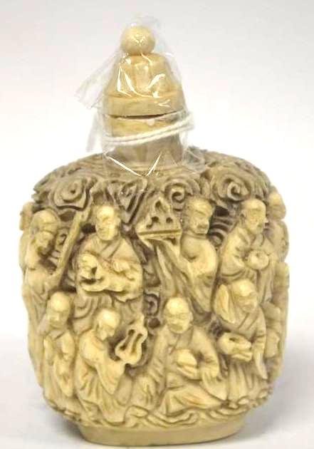 Beautifully Carved Chinese Snuff Bottle (1 of 4)