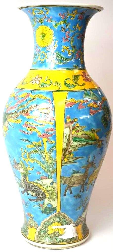 Chinese green Glaze Porcelain Vase (1 of 5)