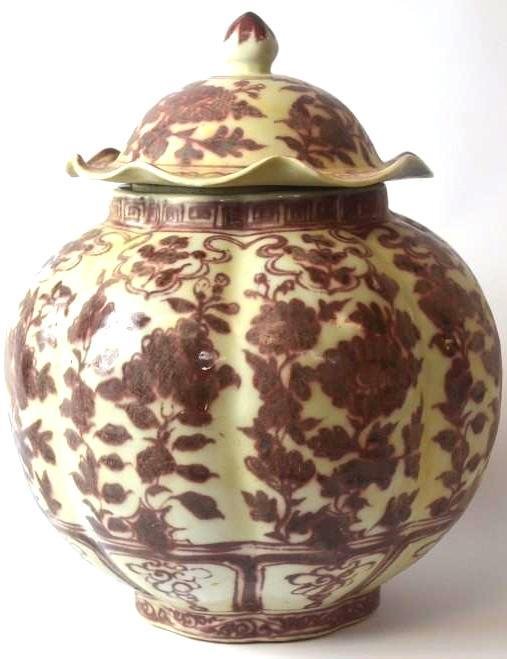Chinese Under glaze Red  Glaze Porcelain Lidded Jar (1 of 4)
