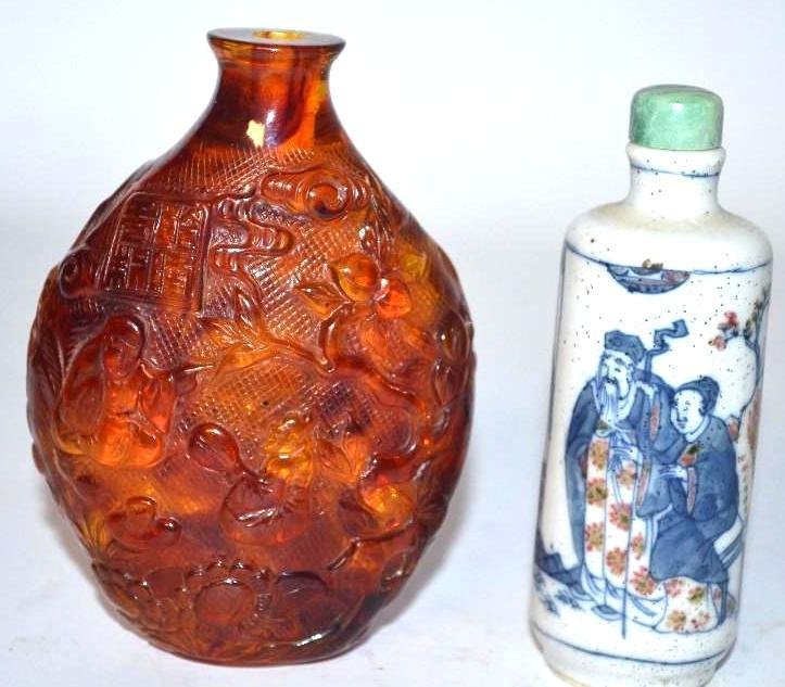 Two Various Snuff Bottles (1 of 6)