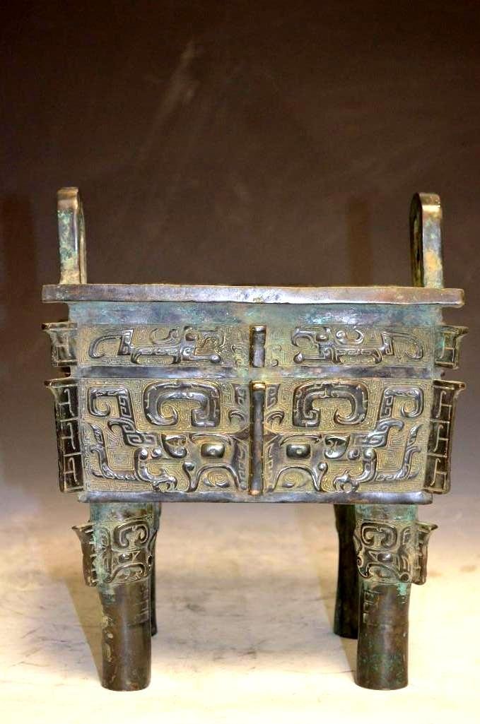 Chinese Bronze Vessel (1 of 8)