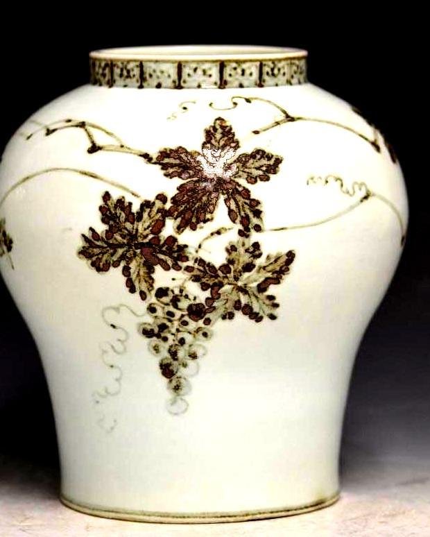 Korean Porcelain Iron Oxide Vase (1 of 7)