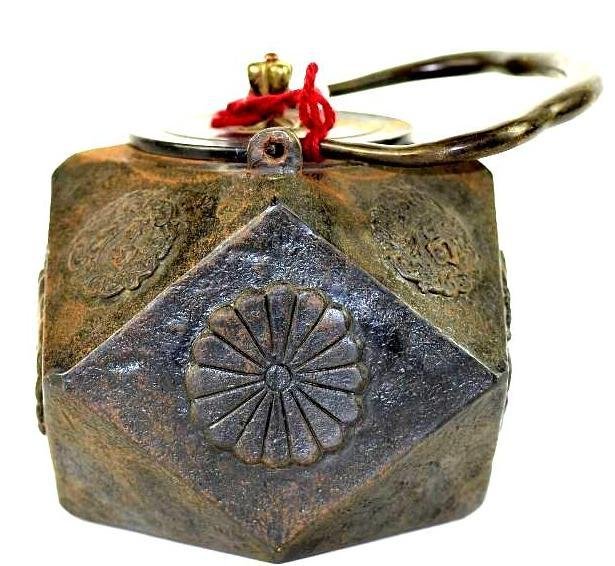 Chinese Cast Iron &  Bronze Lidded Tea Pot (1 of 9)