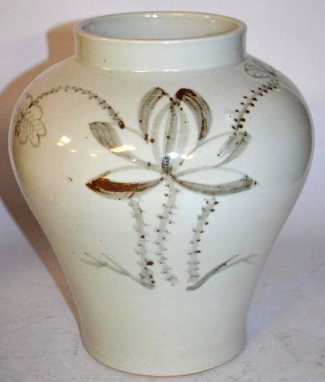 Korean Porcelain Vase (1 of 7)