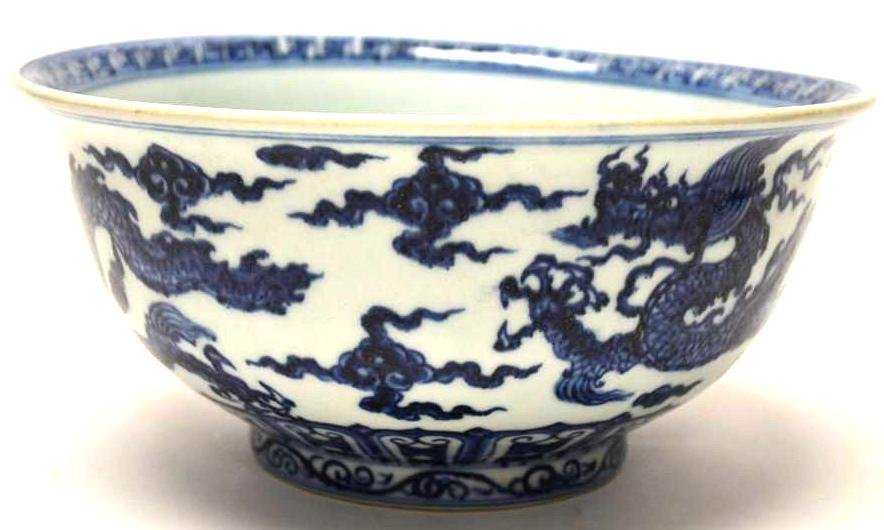 Chinese Blue & white Porcelain Dragon Bowl (1 of 6)