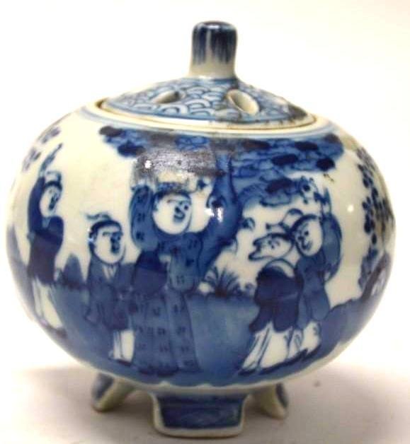 Chinese Blue & White Porcelain Tripod lidded Jar (1 of 7)