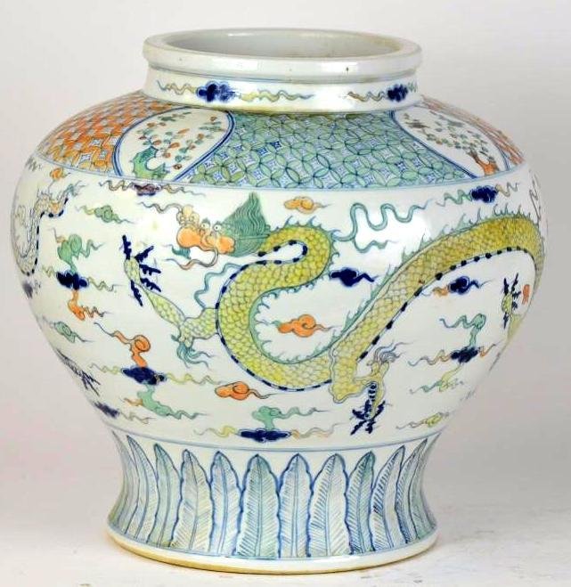 Chinese Wucai Glaze Dragon Jar (1 of 5)