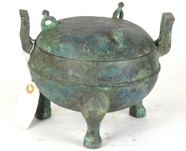 Chinese Bronze Tripod Vessel (1 of 5)