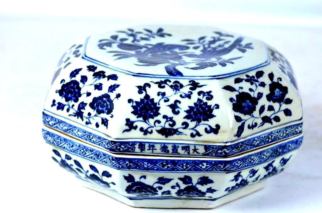 Chinese Blue & White Lidded Hexagonal Shaped Bowl (1 of 7)