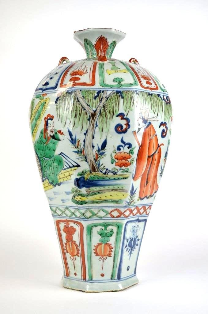 Chinese Wucai Glaze Vase (1 of 9)