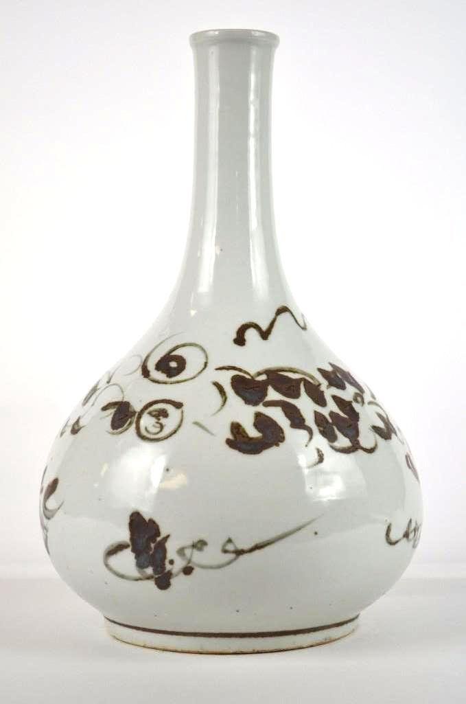 Korean Underglaze copper Red vase (1 of 7)