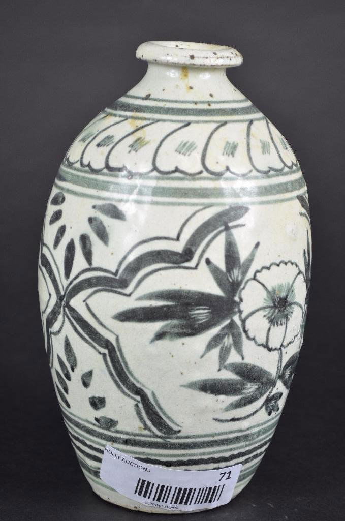 Korean underglaze Blue Vase (1 of 10)