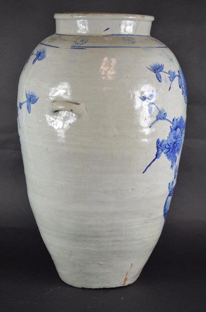 Large Korean Underglaze Blue Vase (1 of 9)