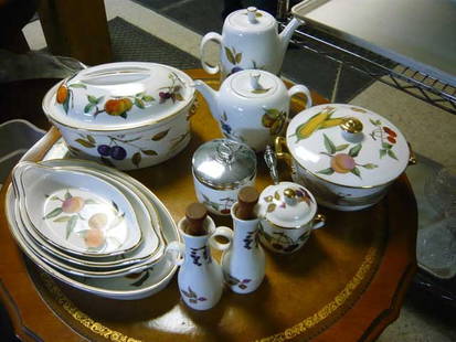 Royal Worcester China covered Casserole, (4) Au: Gratins, Coffee, Tea, Creamer and Sugar, Oil & Vinegar,