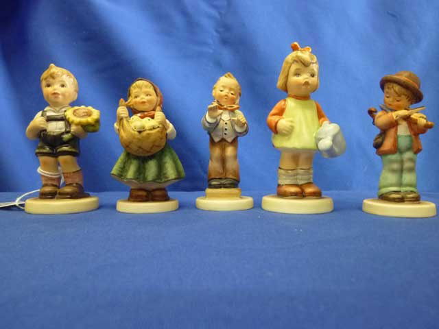 (5) Hummels Miniatures; Sunflower Boy, Chicken: Licken, 385 4/0; Band Leader, 129, Nature's Gift 729, Little Fiddler, 2 4/0