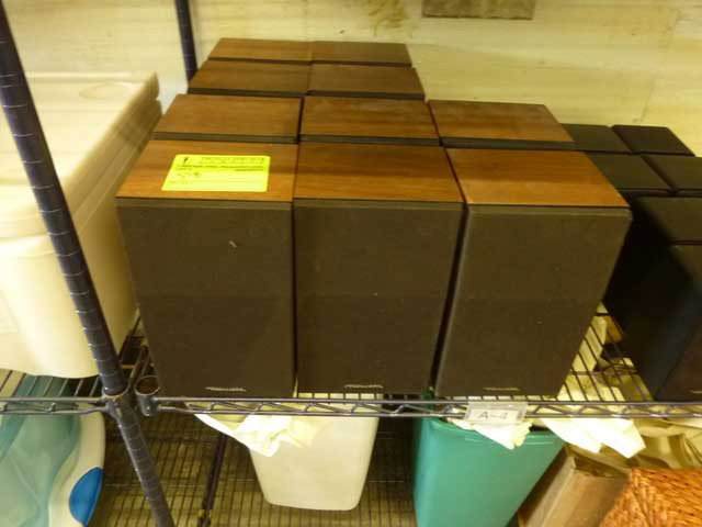 (10) Realistic Bookshelf Speakers