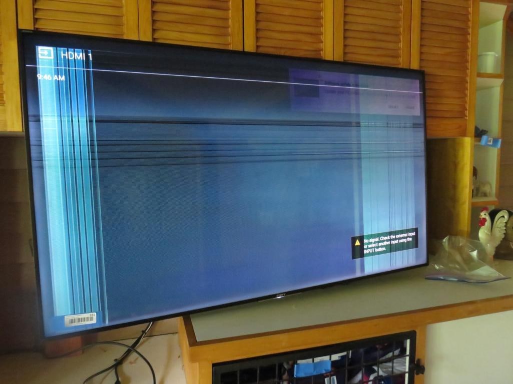 55" Sony Bravia Flat Screen Tv w/ Wall Mount: Model XBR-55X900E w/ remote, display may have issues? 