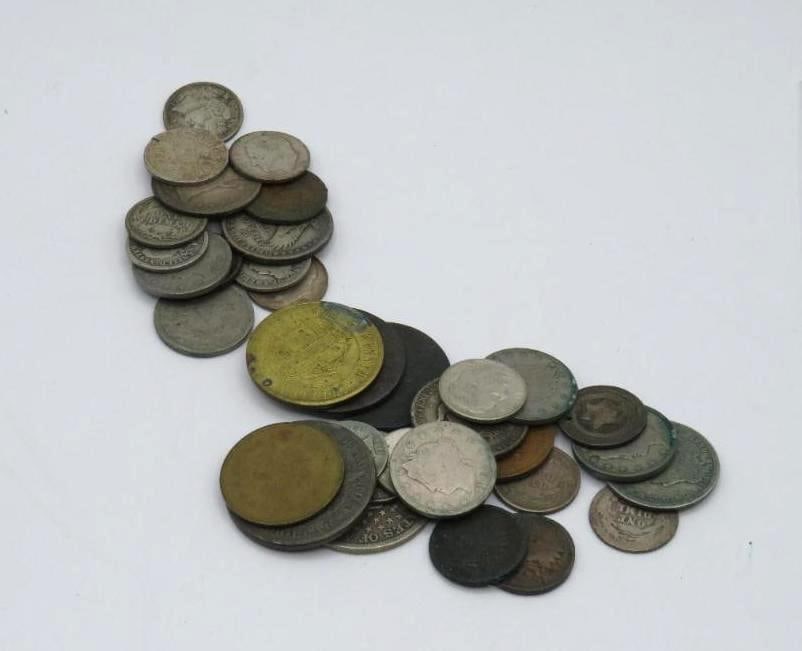 Good Lot of Assorted U.S. Coins & Currency (1 of 5)