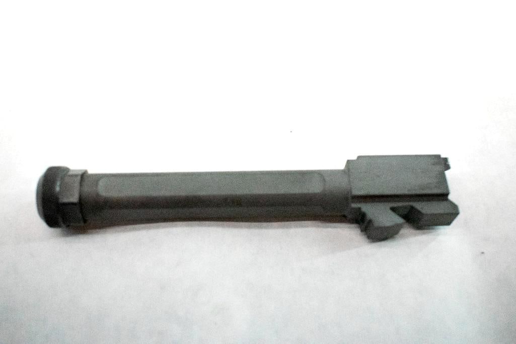 Glock 17 9mm Threaded Barrel (1 of 4)