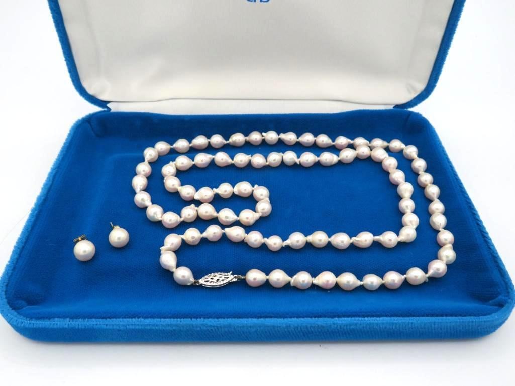 A Strand of Pearls and Pair of Stud Earrings (1 of 17)