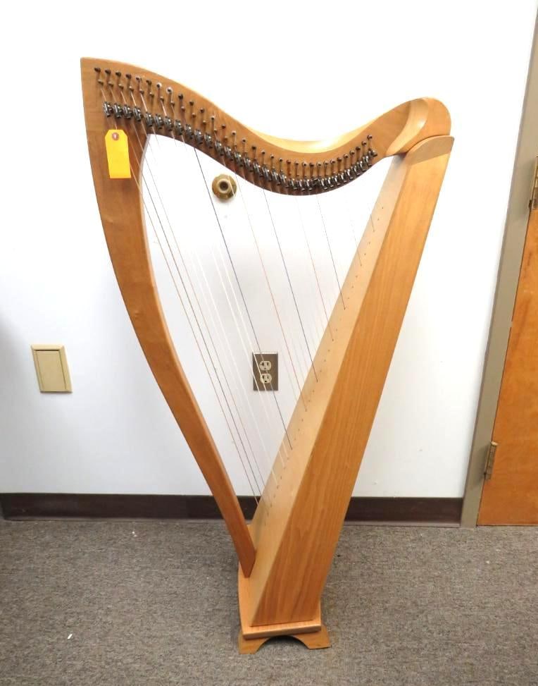 Dusty Strings Crescendo 32 String Harp (1 of 5)