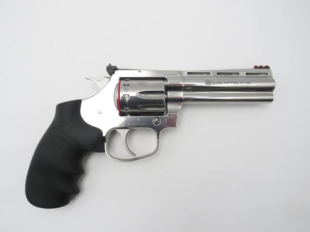Colt King Cobra Double Action Revolver: s.n. RA287294, .22 LR, stainless steel, 4.25" barrel, 10 shot, excellent condition, in the correct factory hard case. Modern (25-0003)