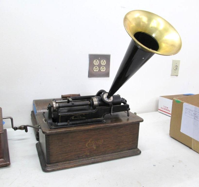 Edison Home Phonograph w Horn (1 of 6)