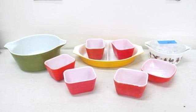 (6) Pieces of Vintage Pyrex:  