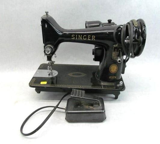 Singer Model 99K Sewing Machine (1 of 4)
