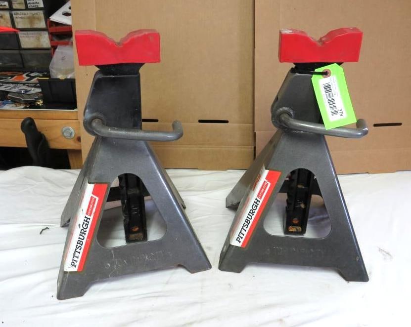 (2) Pittsburgh 6 Ton Jack Stands (1 of 3)