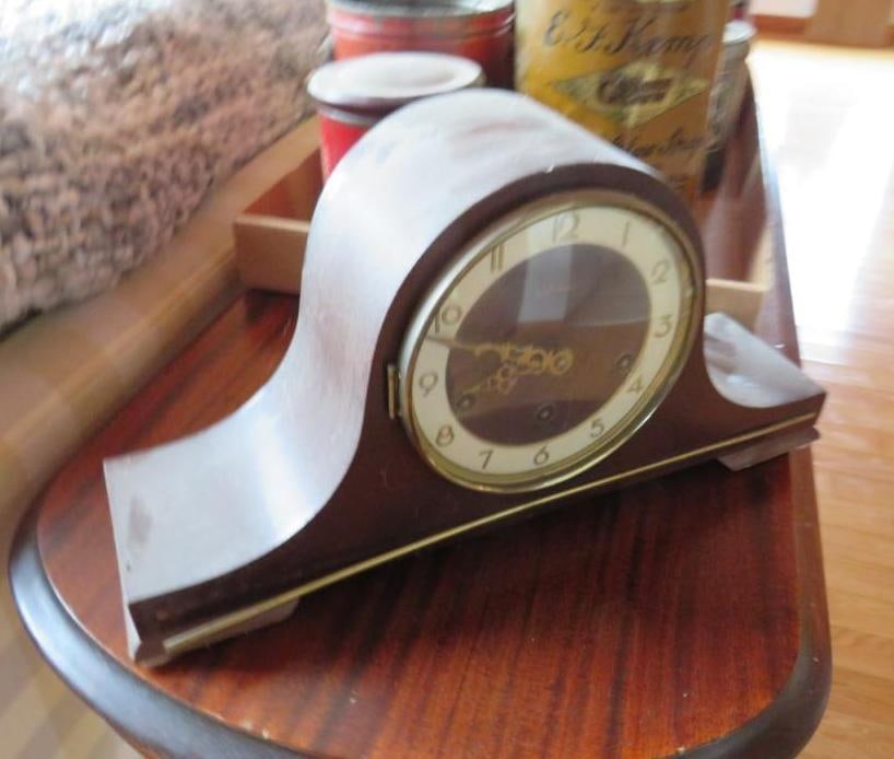 Heco Mantle Clock: has brass works, no key, Location: middle room