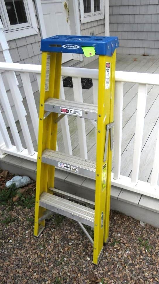 Werner 4' Step Ladder (1 of 7)