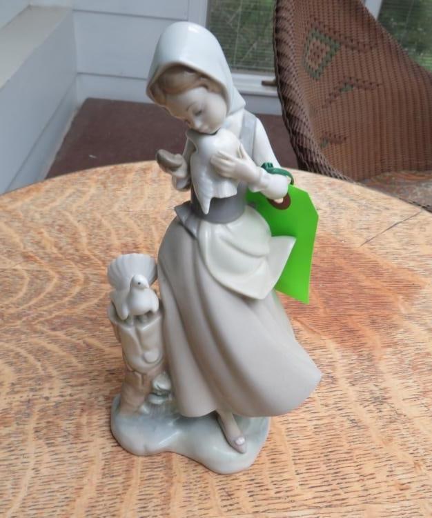 LLADRO Porcelain Girl w/Two Doves Statue (1 of 13)