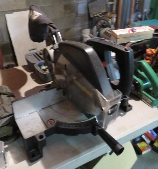 Black & Decker 10"Miter Saw (1 of 6)